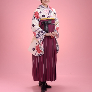 KIMONO ￥33,000(税込)
HAKAMA ￥17,600(税込)
TOTAL ￥50,600(税込)