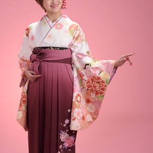 KIMONO ￥33,000(税込)
HAKAMA ￥17,600(税込)
TOTAL ￥50,600(税込)