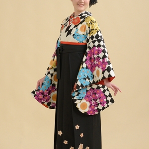 KIMONO ￥33,000(税込)
HAKAMA ￥19,800(税込)
TOTAL ￥52,800(税込)