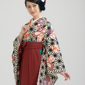 KIMONO ￥28,600(税込)
HAKAMA ￥19,800(税込)
TOTAL ￥48,400(税込)