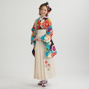 KIMONO ￥33,000(税込)
HAKAMA ￥22,000(税込)
TOTAL ￥55,000(税込)