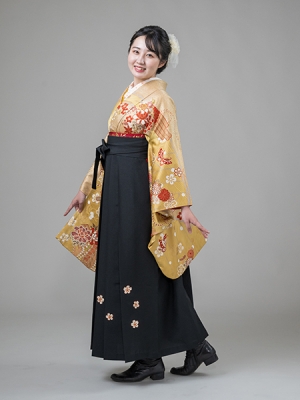 KIMONO ￥28,600(税込)
HAKAMA ￥19,800(税込)
TOTAL ￥48,400(税込)