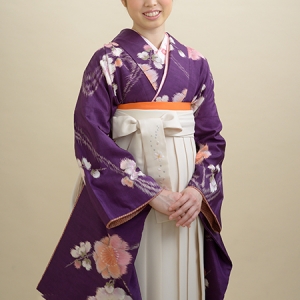 KIMONO　￥19,800(税込)
HAKAMA　￥17,600(税込)
TOTAL　￥37,400(税込)