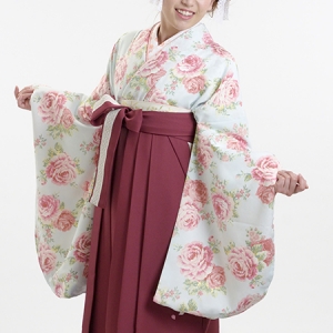 KIMONO　￥33,000(税込)
HAKAMA　￥17,600(税込)
TOTAL ￥50,600(税込)