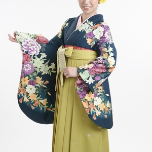 KIMONO　￥19,800(税込)
HAKAMA　￥22,000(税込)
TOTAL　￥41,800(税込)