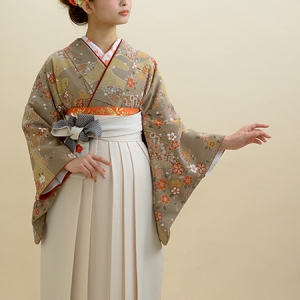 KIMONO　￥19,800(税込)
HAKAMA　￥22,000(税込)
TOTAL　￥41,800(税込)