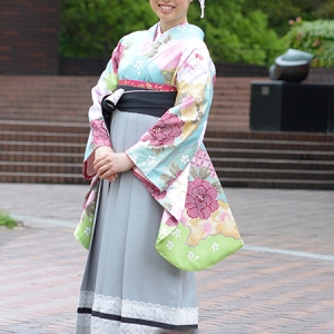 KIMONO　￥33,000(税込)
HAKAMA　￥17,600(税込)
TOTAL　￥50,600(税込)